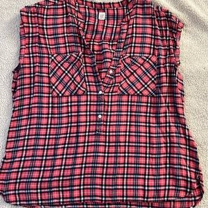 Womens GAP size XL sleeveless flannel top.